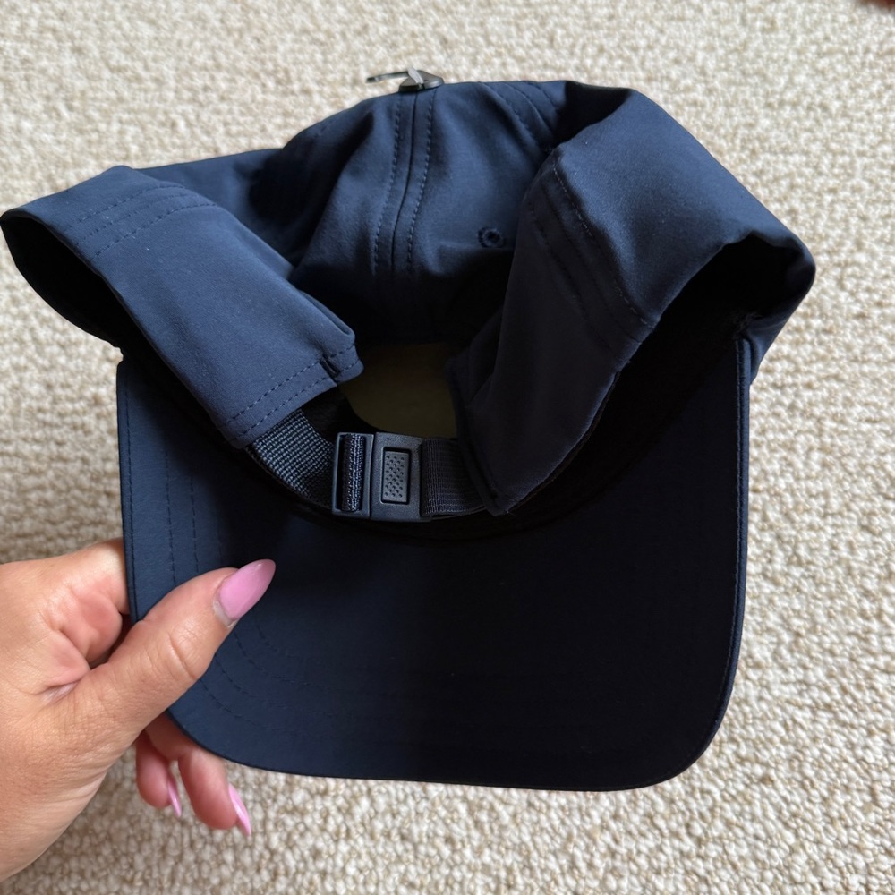 Alo Performance Off-Duty Cap in Navy - Picture 2 of 3